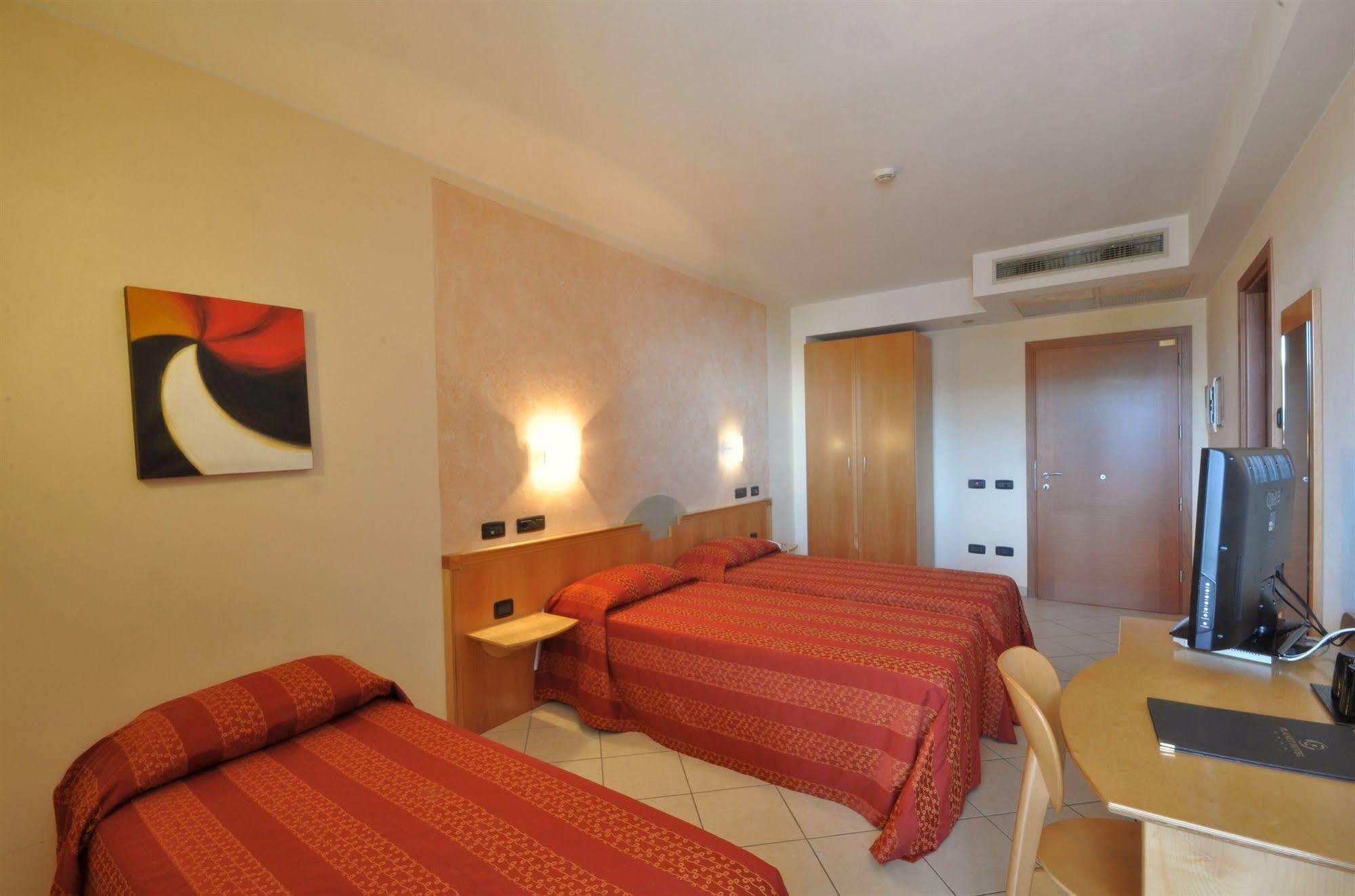 Planet Hotel Maranello Esterno foto